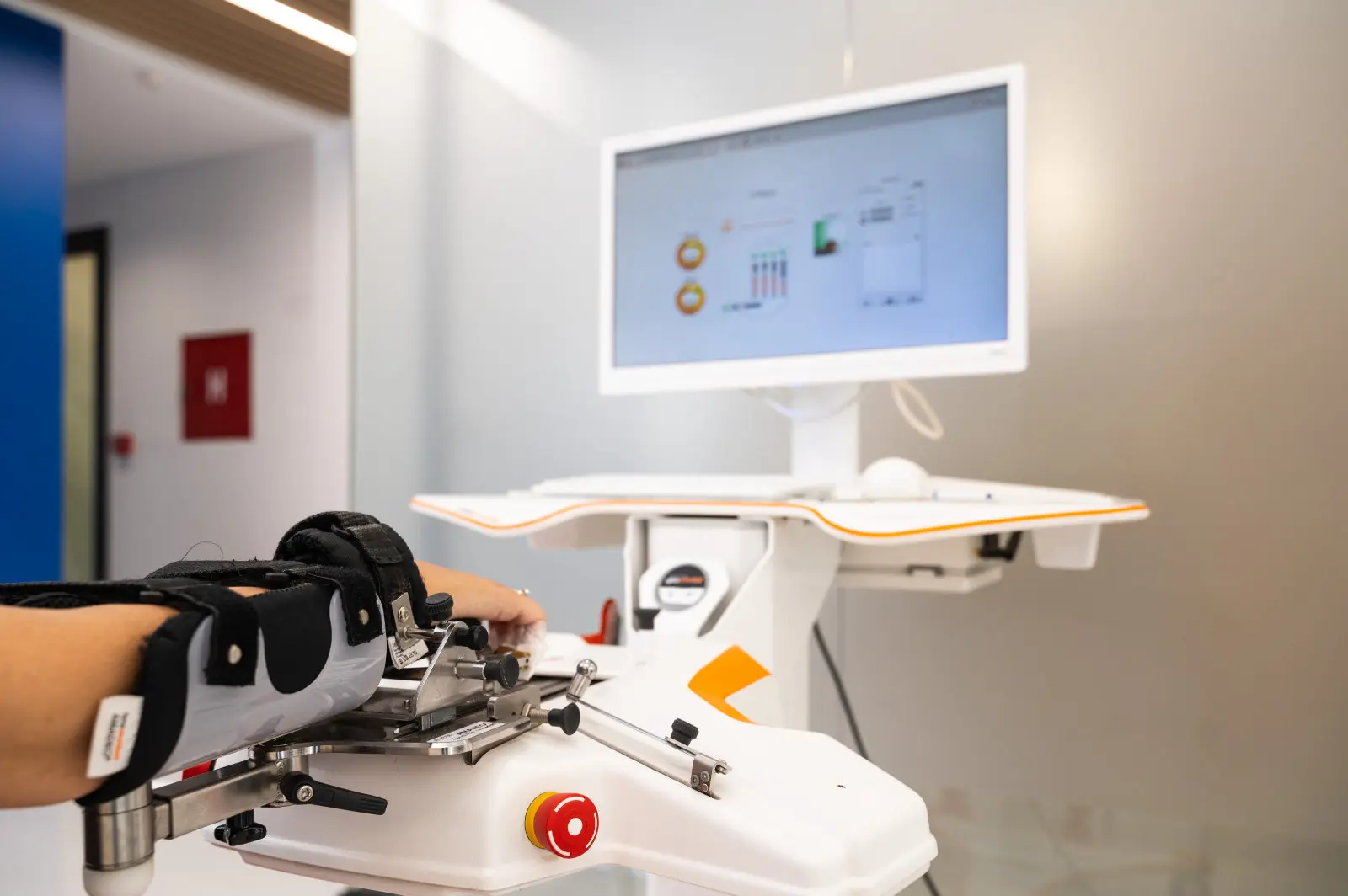 Robotska neurorehabilitacija Poliklinika Neuromedic