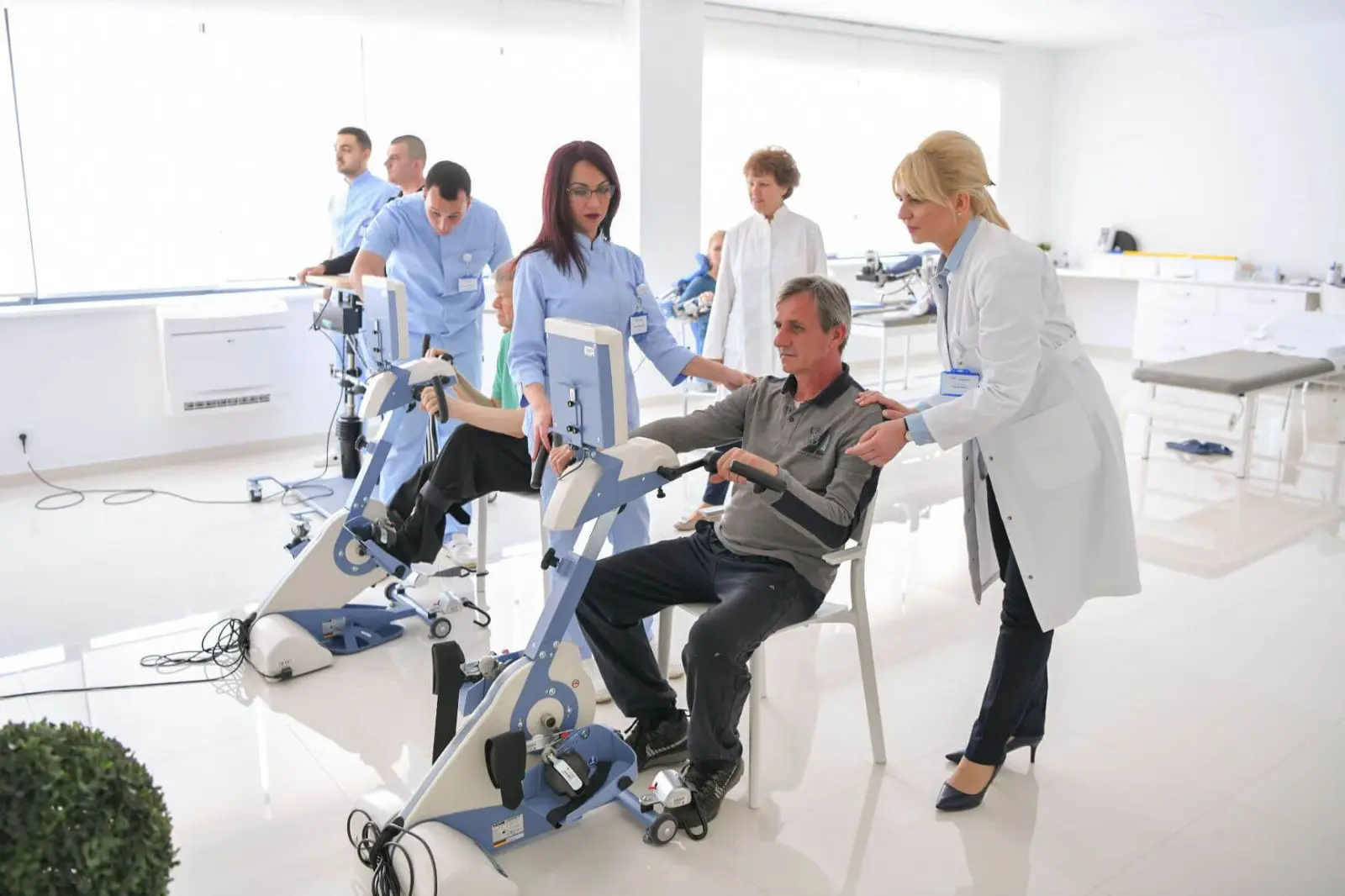 Robotska neurorehabilitacija Poliklinika Neuromedic