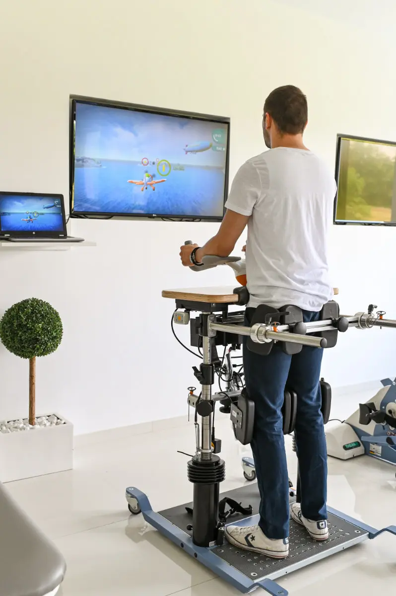 Robotska neurorehabilitacija Poliklinika Neuromedic