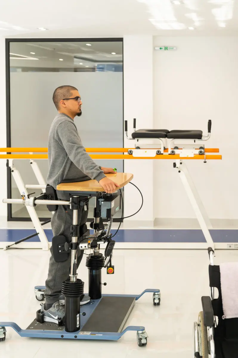 Robotska neurorehabilitacija Poliklinika Neuromedic