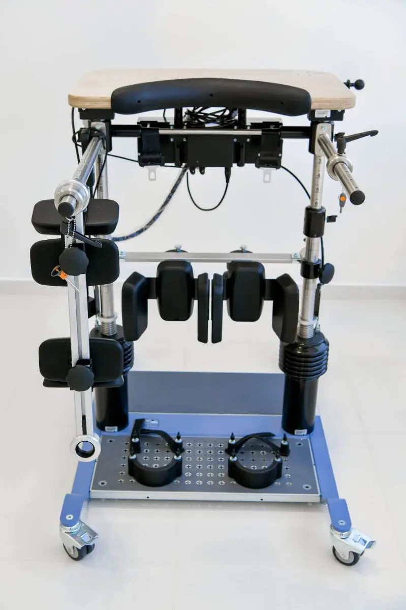 Robotska neurorehabilitacija Poliklinika Neuromedic
