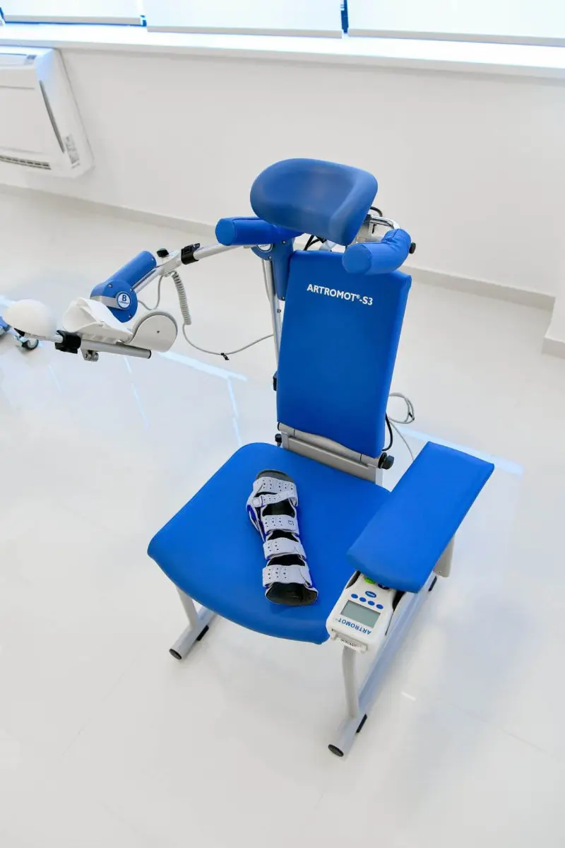 Robotska neurorehabilitacija Poliklinika Neuromedic