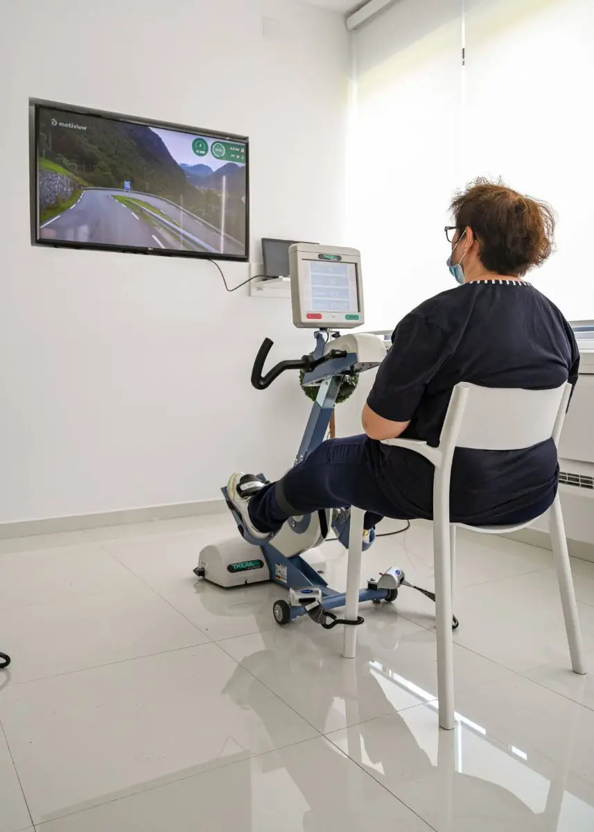 Robotska neurorehabilitacija Poliklinika Neuromedic
