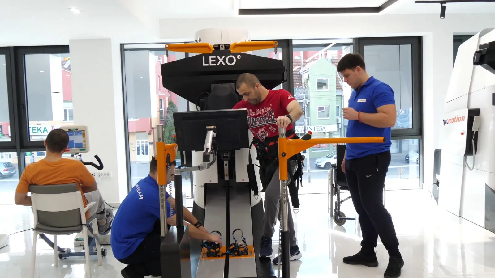 Robotska neurorehabilitacija Poliklinika Neuromedic