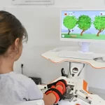 Robotska neurorehabilitacija Poliklinika Neuromedic
