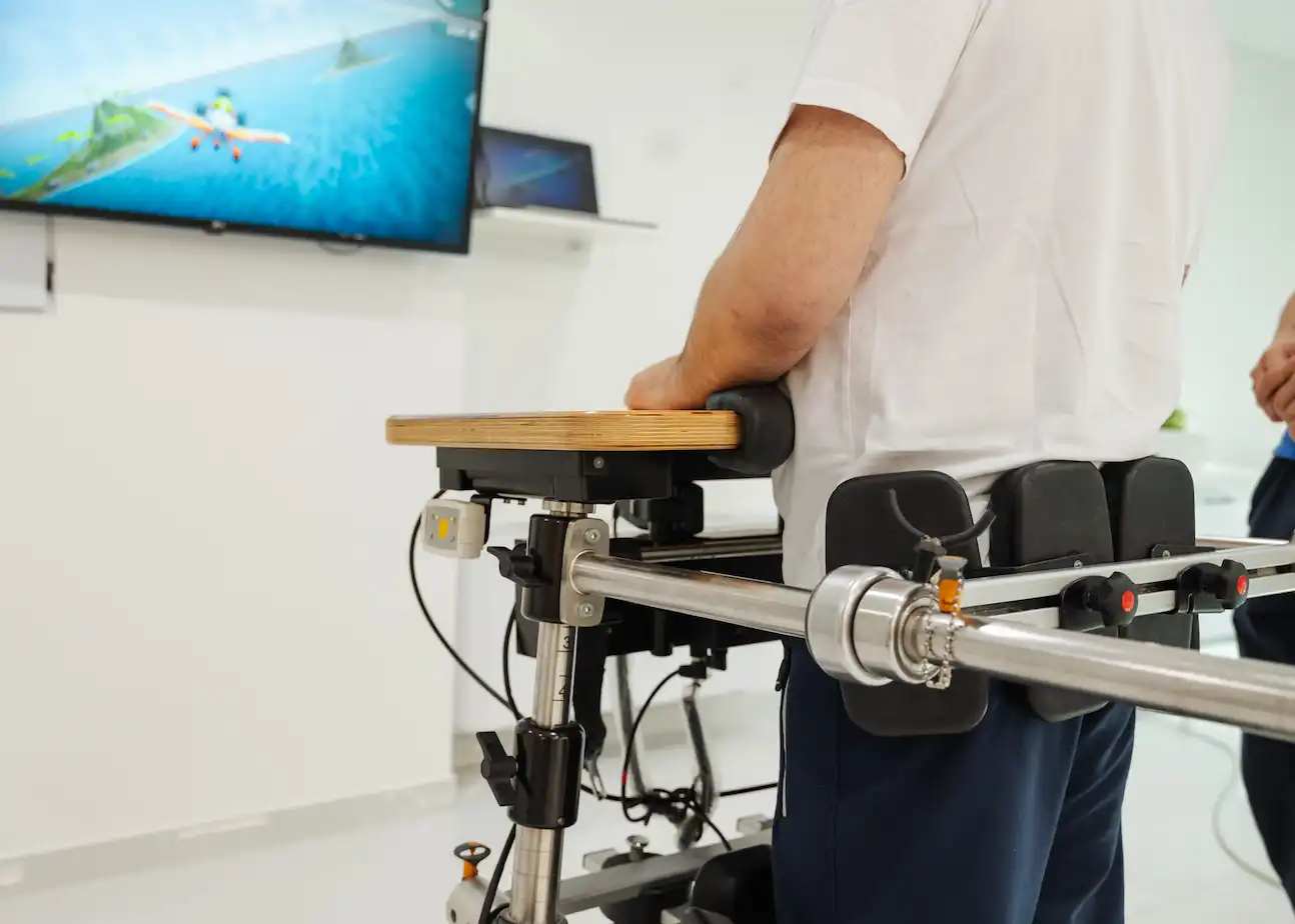 Robotska neurorehabilitacija Poliklinika Neuromedic