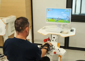 Robotska neurorehabilitacija Poliklinika Neuromedic