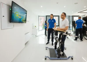 Robotska neurorehabilitacija Poliklinika Neuromedic