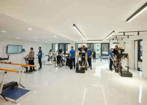 Robotska neurorehabilitacija Poliklinika Neuromedic