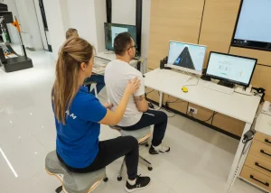 Robotska neurorehabilitacija Poliklinika Neuromedic