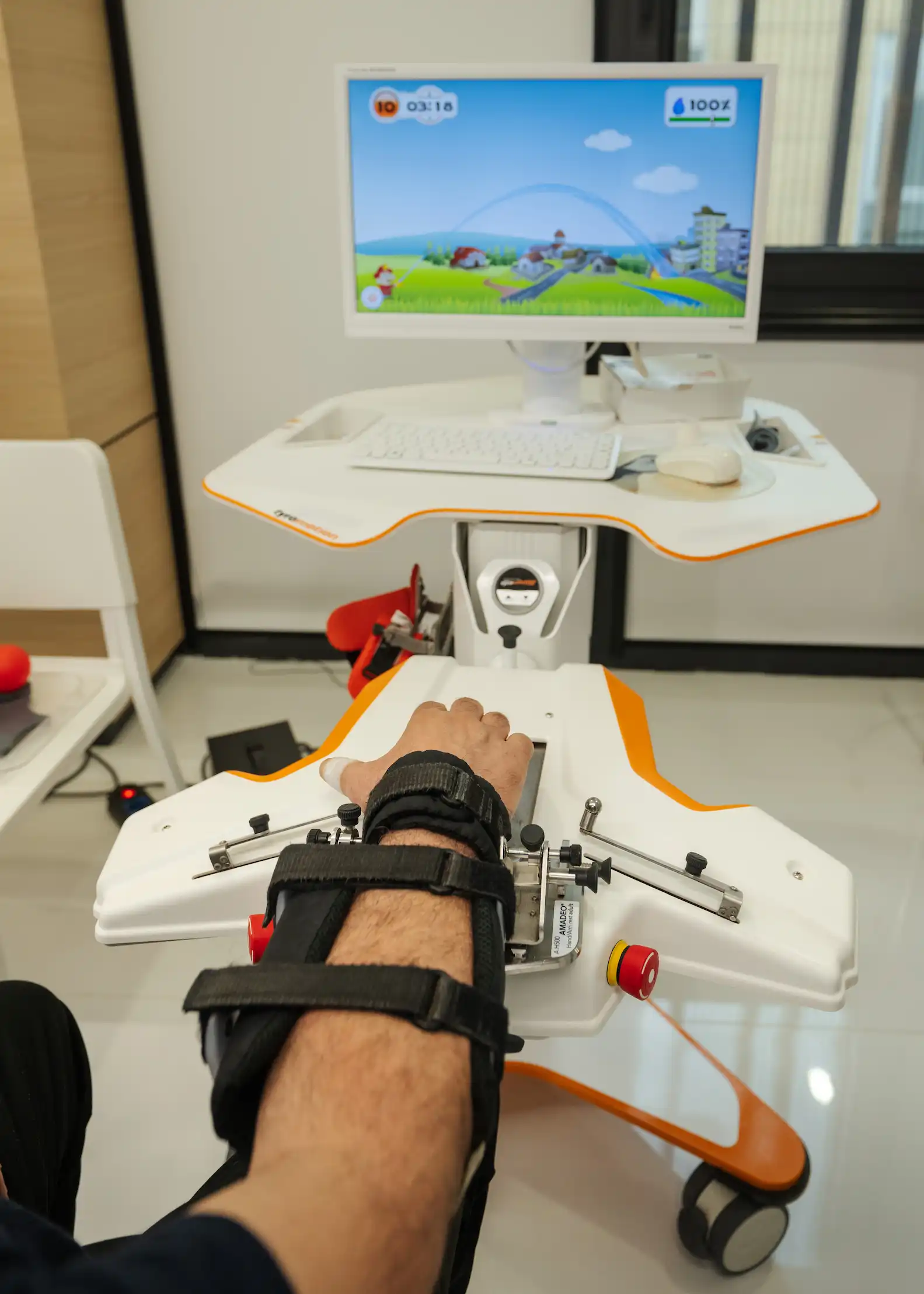 Robotska neurorehabilitacija Poliklinika Neuromedic
